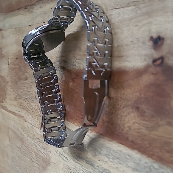 Quartz Watch - Picture 9 of 10